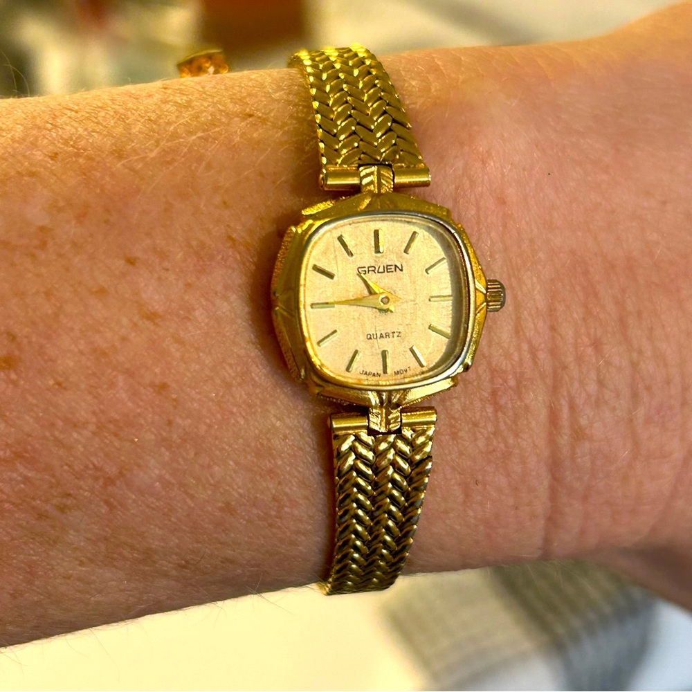 Gruen Quartz Vintage Ladies Watch